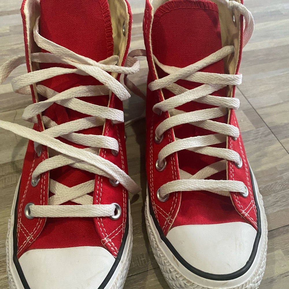 Size woman's 6.5 converse